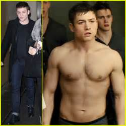Kingsmans Taron Egerton Is Shirtless Ripped In New Tv Spot Colin