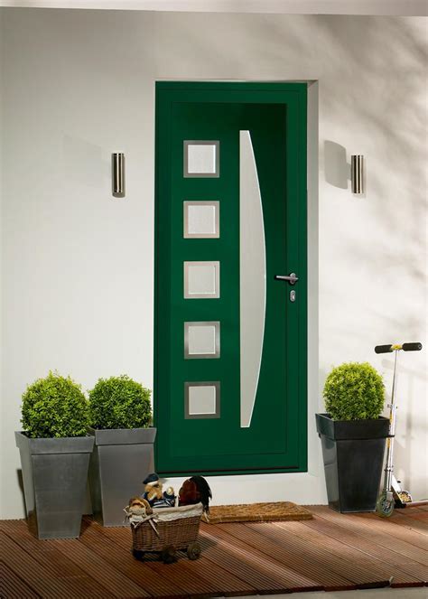 Comprendre comment sont classifiées les portes, les niveaux de sécurité qu'on leur attribue, que en termes de statistique, 80 % des voleurs passent par la porte d'entrée. On ose la couleur sur la porte d'entrée | Diaporama Photo