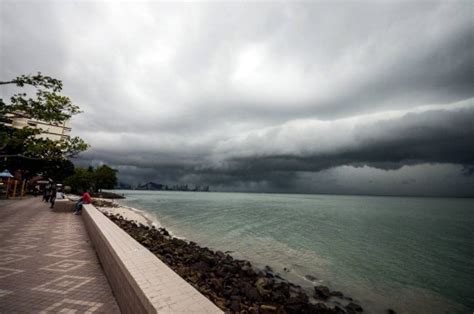 May to june is the warmer part malaysia experiences two monsoon seasons: Monsoon safety measures | New Straits Times | Malaysia ...