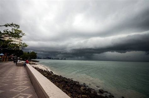 The weather in malaysia is hot and humid year round, interspersed with tropical rain showers. Monsoon safety measures | New Straits Times | Malaysia ...