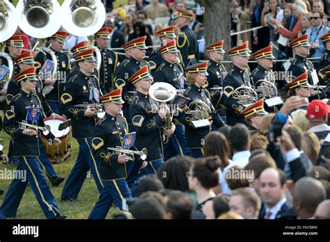 U S Soldiers Assigned To The U S Army Band Pershing S Own Perform In Front Of The White