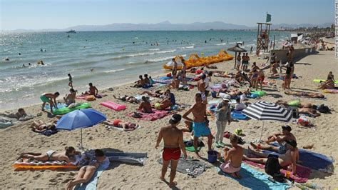 Esta Playa Espa Ola Prohibi El Toples Cnn Video