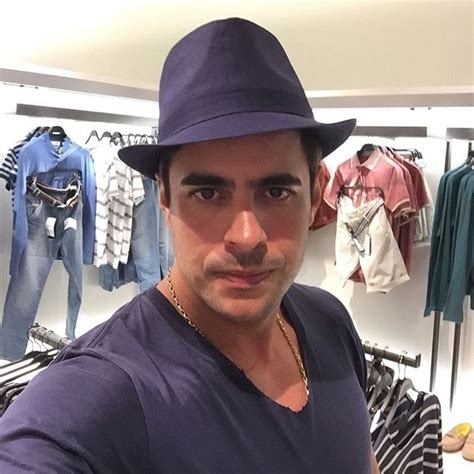 Jun 25, 2021 · simaria está sempre compartilhando belíssimas fotos em suas redes sociais e chamando atenção dos fãs. Conheça Kaká Diniz, o marido de Simone, da dupla com ...