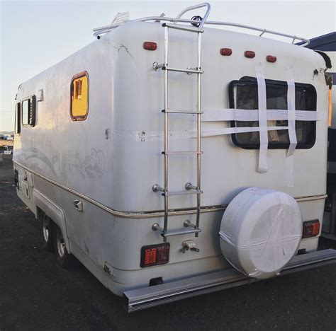This small travel trailer comfortably sleeps two and also includes a cooking and storage galley in the rear of the trailer. All Bigfoot Travel Trailers feature our light-weight two ...