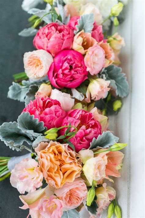 Think of the wedding bouquet as an accessory and use it to make a statement. Flowers & Bouquets #2029292 - Weddbook