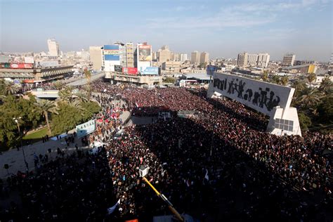 لليوم الثانى مظاهرة حاشدة للتيار الصدرى فى ساحة التحرير بالعراق اليوم السابع