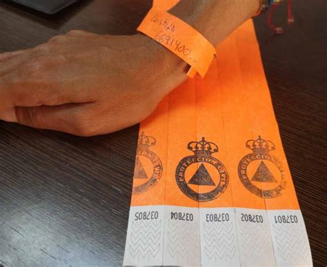 Protección Civil Lanza Su Campaña De Pulseras Identificativas Para