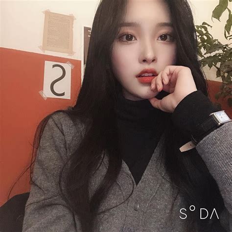 김나희さんはinstagramを利用しています 「셀카 찍을때 손을 가만히 두지 못하는 버릇 🙄 소다카메라 Tree필터」 Beautiful People Korean