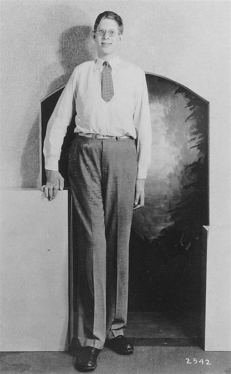 Robert Wadlow Life Story And Photos Of World S Tallest Man In History