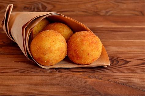 Arancini: golden rice balls of Sicily that ooze cheese | Glutto Digest