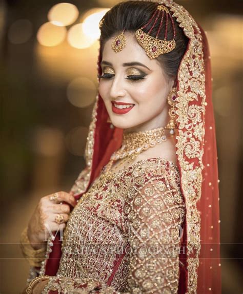 Pin By Ks ️ On All About Weddings Mehndi Hairstyles Bride Inspiration Pakistani Bride