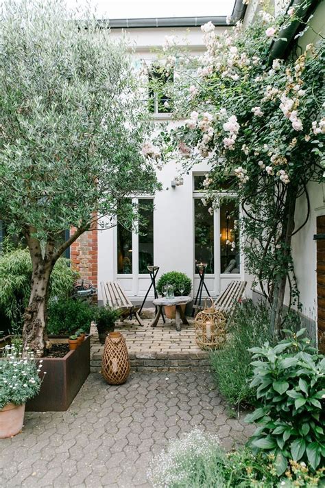 37 Cozy Small Garden Design Ideas For Amazing Home To Try Courtyard