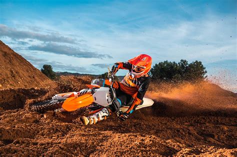 The rear wheel gets power from the engine with. 2019 KTM 125 SX Guide • Total Motorcycle