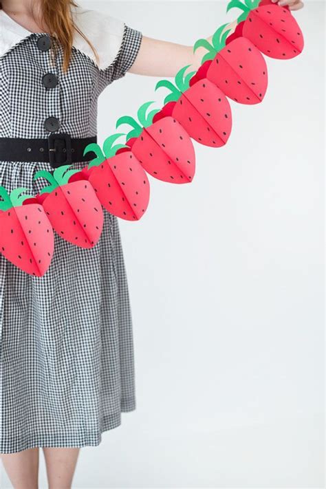 Diy Foldable Paper Strawberry Garland Strawberry Crafts Diy Garland