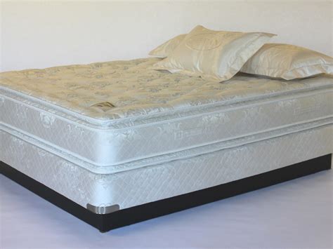 Climb into and slumber sweetly on the classic comfort of the sealy barrington king mattress and box spring. Mattress Box Springs Cheap | Home Design Ideas