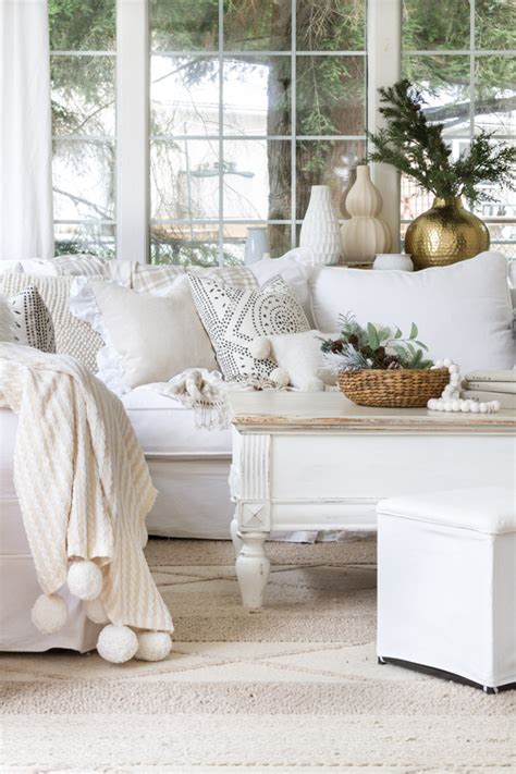 Here, find the coziest, best cottage decor ideas out there. Cozy Cottage Farmhouse Winter Decorating Ideas - Fox ...