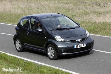 Toyota Aygo prawa lampa ORYGINAŁ na Bazarek.pl