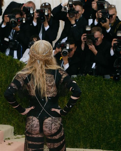 Madonnas Hinterteil Star Des Abends Bei Der Met Gala 2016