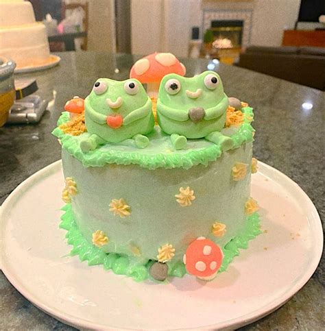 frog cake in 2021 frog cakes cake cute birthday cakes
