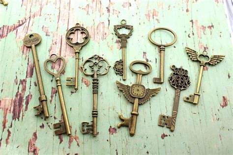 Set Of 18 Large Skeleton Key Collection Antiqued Brass By