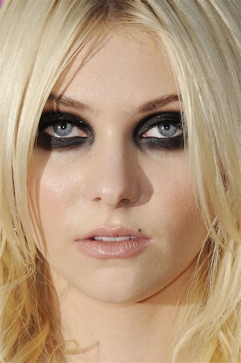 Taylor Momsen Photo Gallery Tv Series Posters And Cast