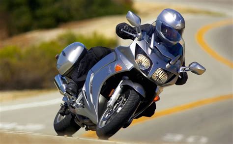 The 2004 yamaha fjr 1300 and all other motorcycles made since 1970. 2011 Yamaha FJR 1300 A - Moto.ZombDrive.COM