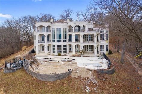 The Crumbling Abandoned Mansions Of The Rich And Famous Loveproperty