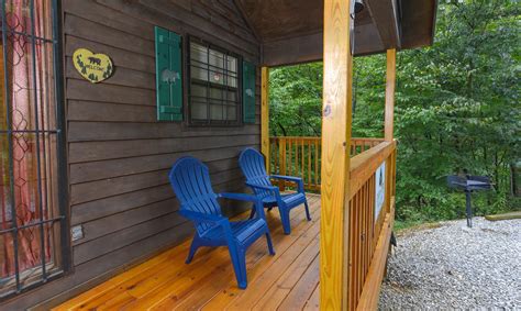 Lakefront living gatlinburg cabins cabin cheap cabins log homes overwater bungalows tennessee cabins secluded sevierville tennessee cabin. Gatlinburg, TN Cabins - The Tree House