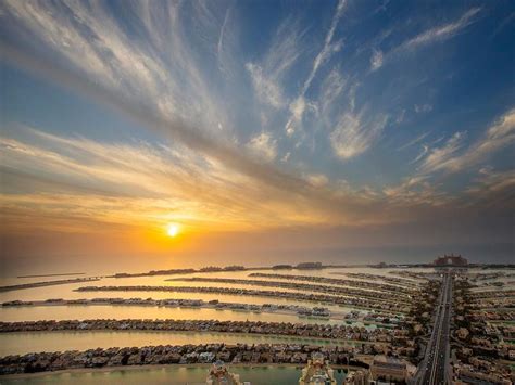 Dubai's Palm Jumeirah gets its highest point - The View at 240m up ...
