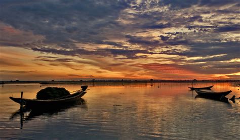 Sunrise On Tam Giang Lagoon Tam Giang Lagoon Thua Thien H Flickr