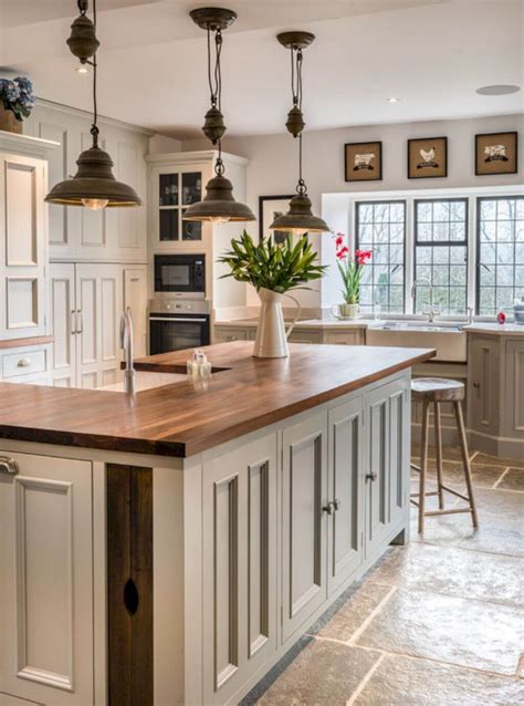 35 Best Farmhouse Kitchen Cabinet Ideas And Designs For 2021
