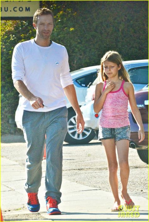 Chris Martin Takes His Daughter Apple Shopping At 98 Angel On January 25 2014 Chris Martin