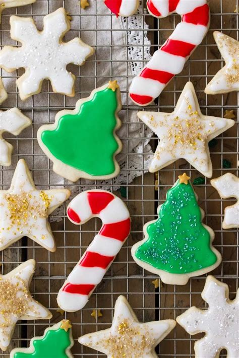I love the way she has tied them with butchers string, it just really gives them a festive touch. Easy Sugar Cookie Recipe (With Frosting!) - Sugar Spun Run