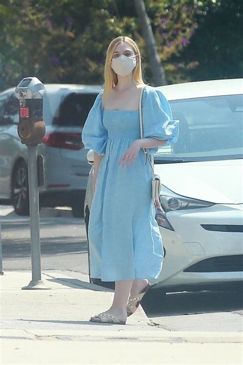 Elle Fanning Shopping Candids With Her Mom In Los Angeles Gotceleb