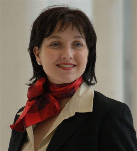 Katharina reich (* 1978 in wien) ist eine österreichische ärztin und seit dezember 2020 generaldirektorin für die öffentliche gesundheit und leiterin der neu geschaffenen sektion öffentliche gesundheit und gesundheitssystem im österreichischen sozialministerium. Katherina Reiche