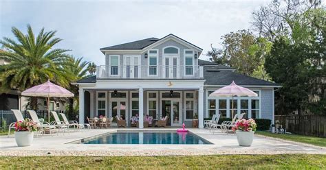A Growing Problem in Real Estate: Too Many Too Big Houses ...