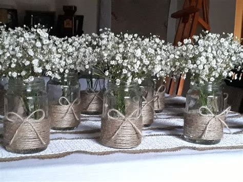 Centro de mesa muy original realizado con frascos de vidrio reciclados. Frascos Decorados Con Flores Naturales. Centros De Mesa ...