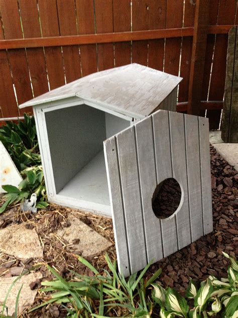 Jim Villa Without The Front Outdoor Cat Shelter Cat House Diy
