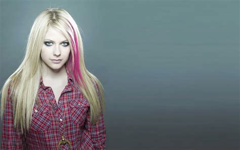Online Crop Avril Lavigne Wallpaper Avril Lavigne Blue Eyes Dyed