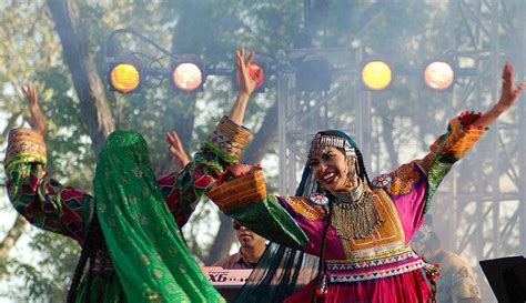 Girls Dancing To The Afghan Music Afghanistan Culture Afghan Dresses