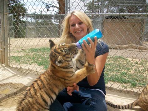 Zoo Careers | How Much Does a Zookeeper Make?