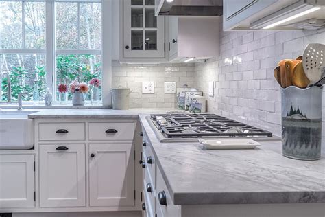 Choosing the right countertop material for your kitchen or bath remodel really comes down to the. Kitchen Countertops 2019: Quartz Counters vs Quartzite ...