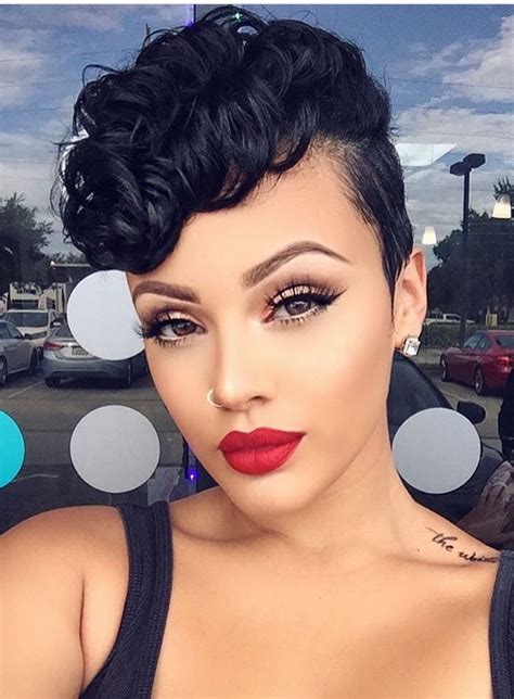 Black hairstyles for african american women do not only perform a decorative function, they help to get thick black locks under control. Pinterest || rebelwithstyle | Cabelos curtos estiloso ...