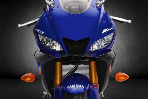 Honda wins at the checkout counter, but offers less in the way of performance. 2019 Yamaha YZF-R 3 / ABS