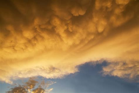4k 00:10 4k tiempo lapso, hermoso cielo con fondo de nubes, cielo con nubes clima naturaleza nube azul, cielo azul con nubes y sol, nubes al amanecer. FONDOS PARA FOTOS: Cielo con Nubes Amarillas