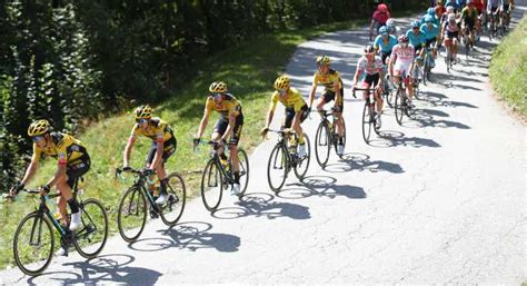 This saturday, the 108th tour de france sets off from brest, brittany, and the race is scheduled to finish on sunday 18 july in paris. Etappes en parcours Tour de France 2021: twee x tijdrit en ...