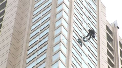 Window Washer Dangling From River North High Rise Rescued By Fire Crews