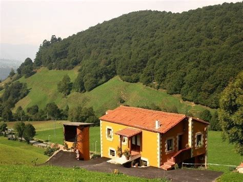 Perfecta como casa rural o para personas que buscan una fórma de vida en sintonia con la naturaleza. Casa Rural El Pinar, Cabaña Pasiega en Selaya Valles ...