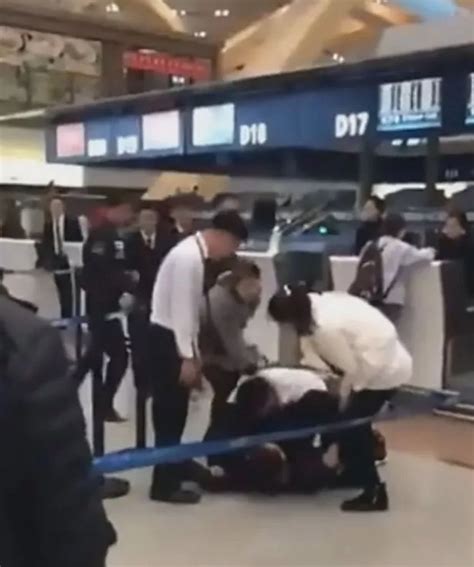 Drunk Passengers Filmed Brawling With Airline Staff After Being Told Their Flight Is Delayed
