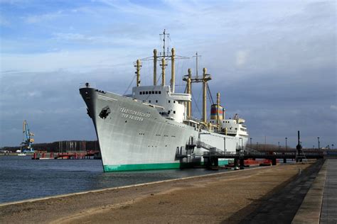 Simply select your desired departure dates and find the trip that suits you the best. Gesehen in Rostock ... Motorfrachtschiff DRESDEN Foto ...